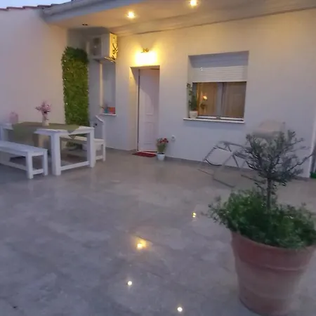 Maja House 2 Apartment